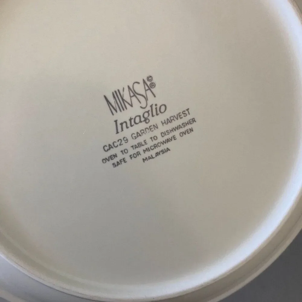 Mikasa Intaglio CAC29 Garden Harvest Classic Stoneware Serving Bowl, 8.25